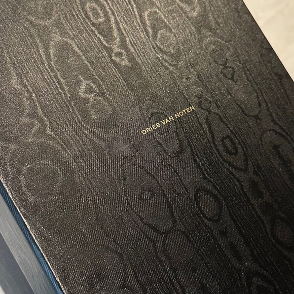 Stunning Dries Van Noten Logo Box 8x13.5x5.2 - Picture 2 of 4